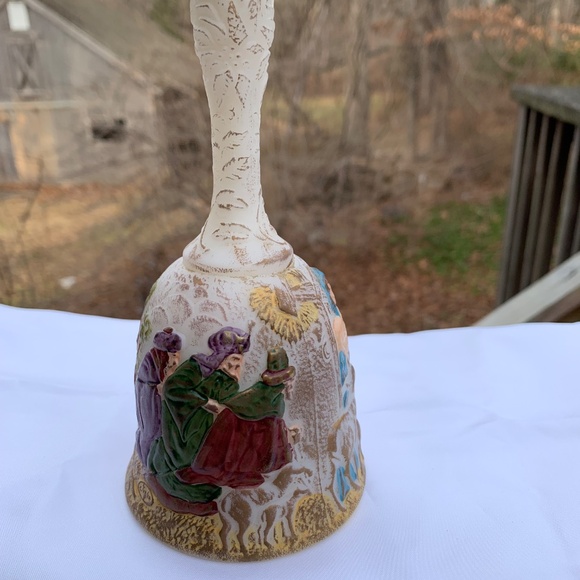 Fenton “Birth of a savior” limited edition bell - Picture 4 of 7